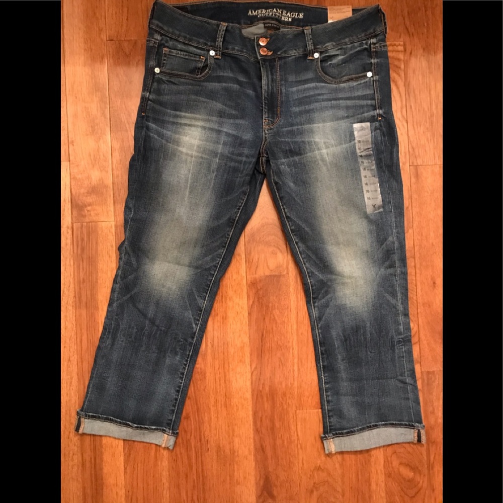 American Eagle Outfitters women’s ARTIST CROP